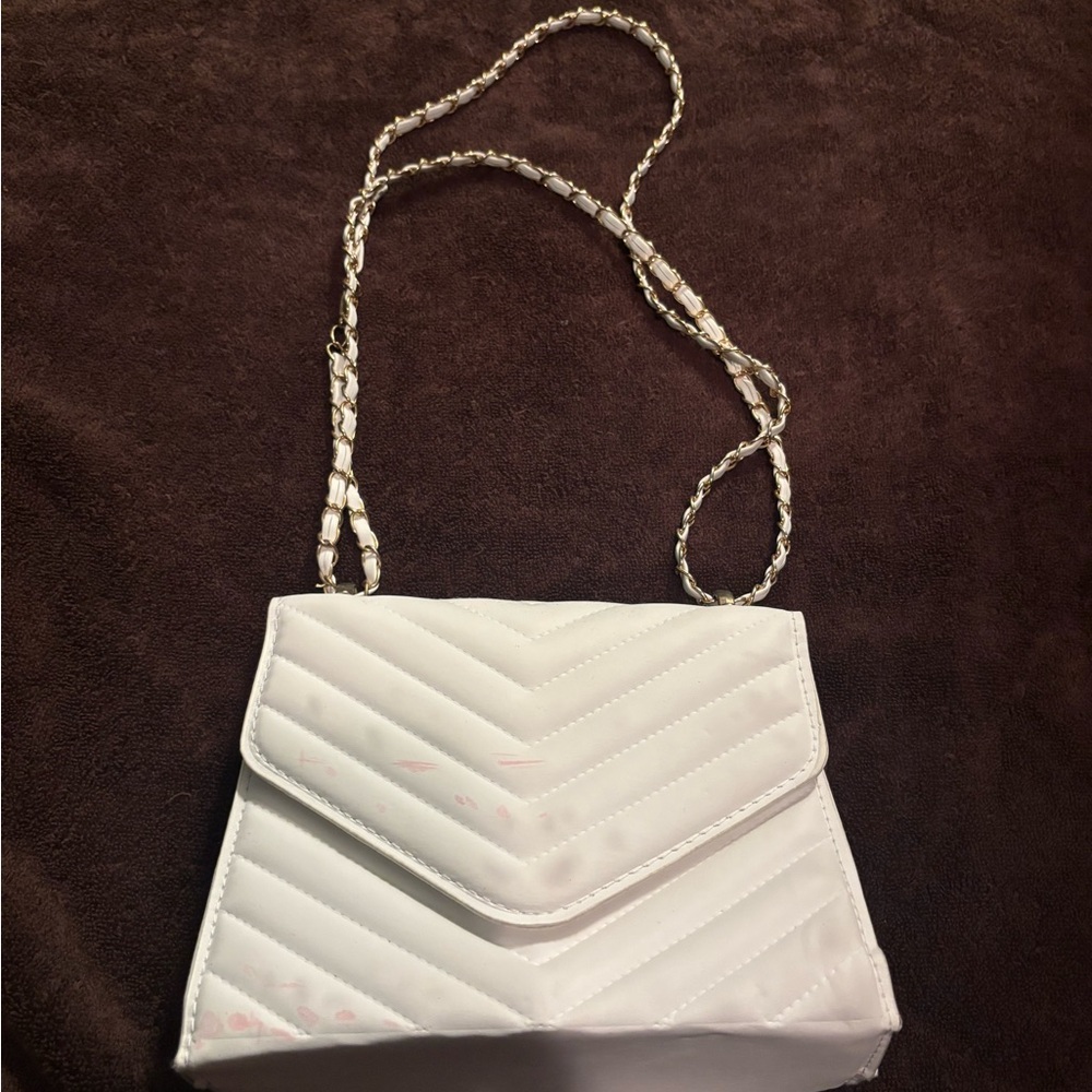 Elegant White Quilted Shoulder Bag